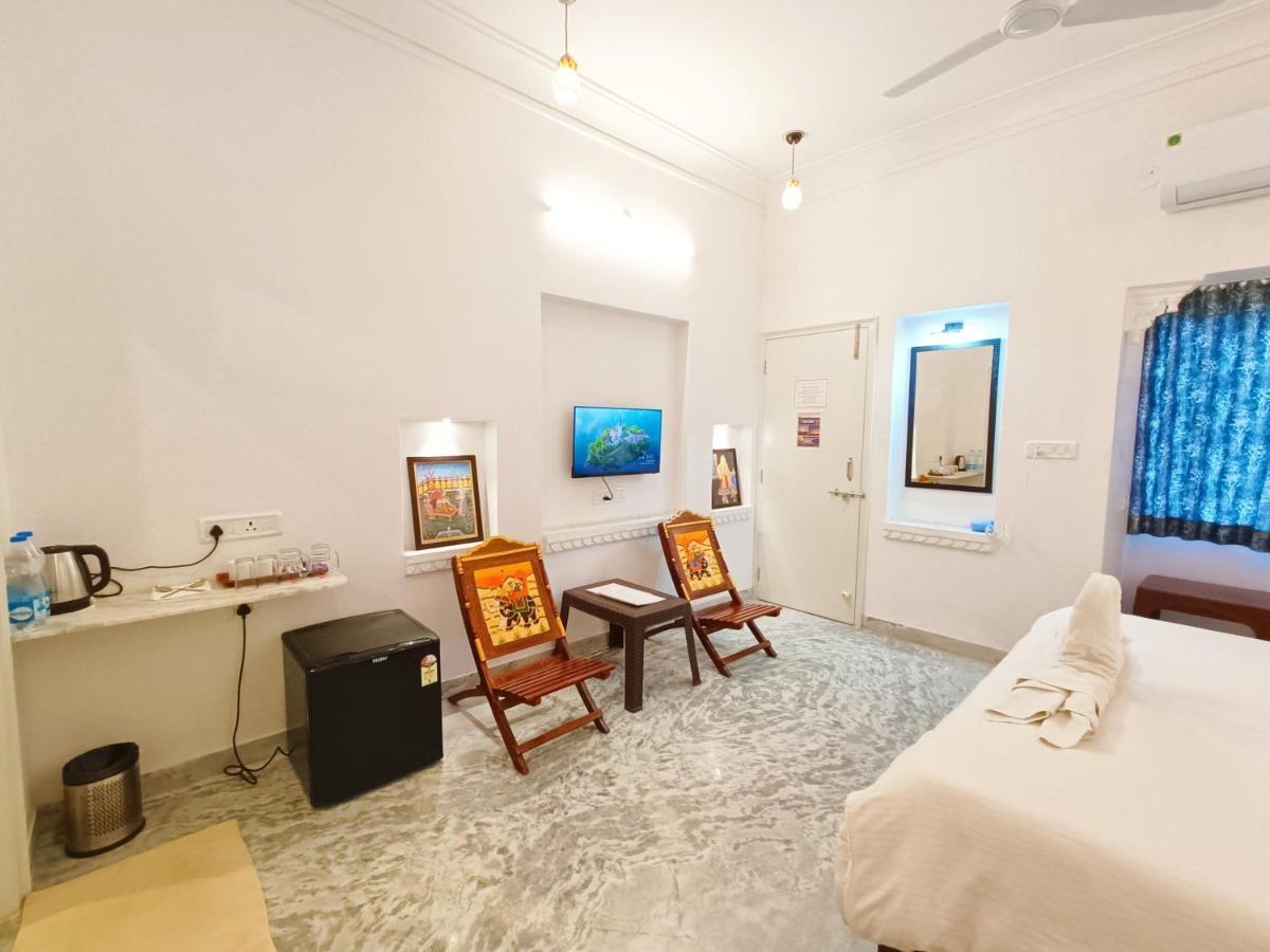 Prakash Ji'S Haveli -Luxurious Lakeside Retreat- Hotel Udaipur Exterior foto