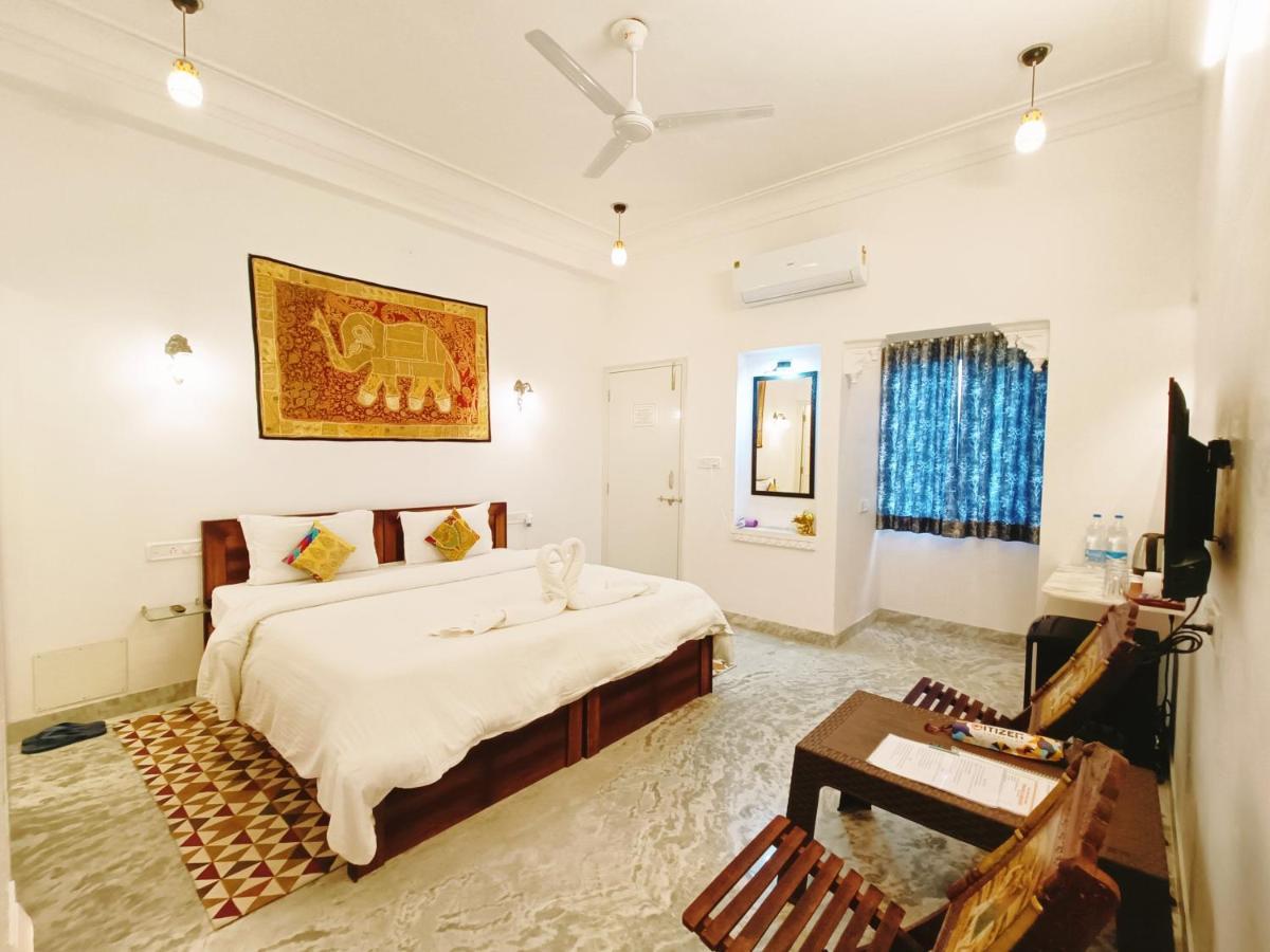 Prakash Ji'S Haveli -Luxurious Lakeside Retreat- Hotel Udaipur Exterior foto